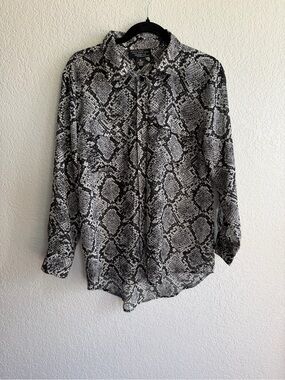 New York City Design Co. Snake Print Button-Up Blouse in Black & White